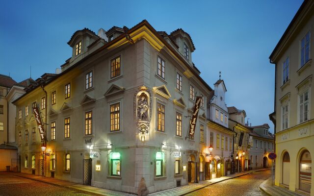 Отель Lokal Inn Прага вид на фасад