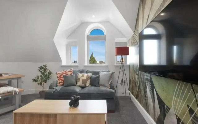 Group Getaway Stylish 2-bed Cardiff Flat