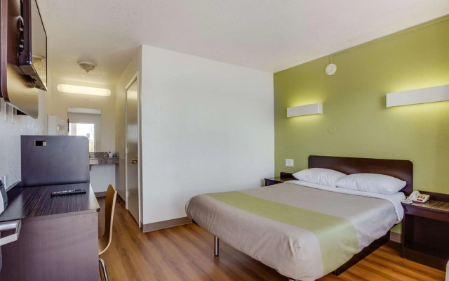 Motel 6 El Paso, TX - West