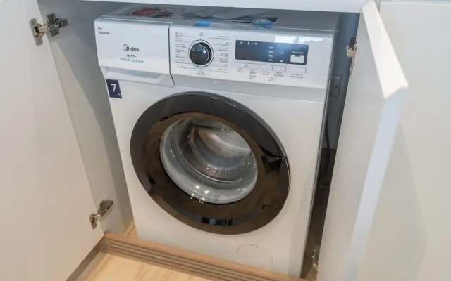 Sleek 1 Bedroom in Studio One With Great Amenities