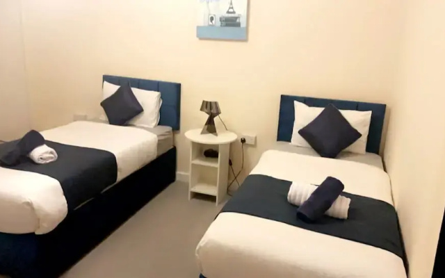 Impeccable 1-bed, Sleeps 2, Free Parking