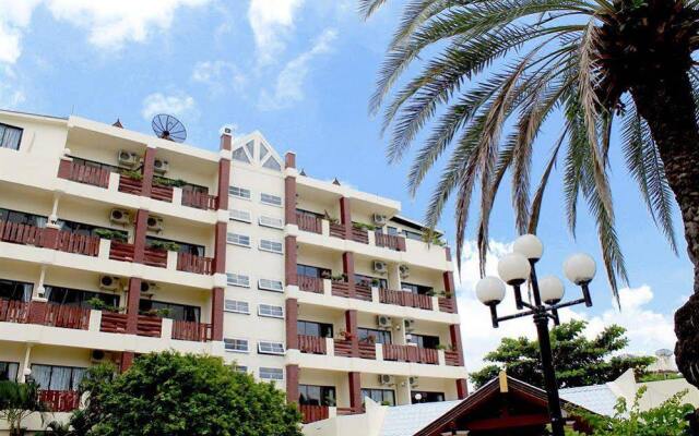 Отель Mermaid's Beach Resort вид на фасад