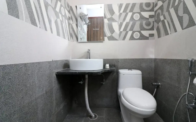 OYO 22356 Heaven Grand