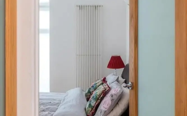 Specious Family Kensington 5-bed House, Sleeps 10