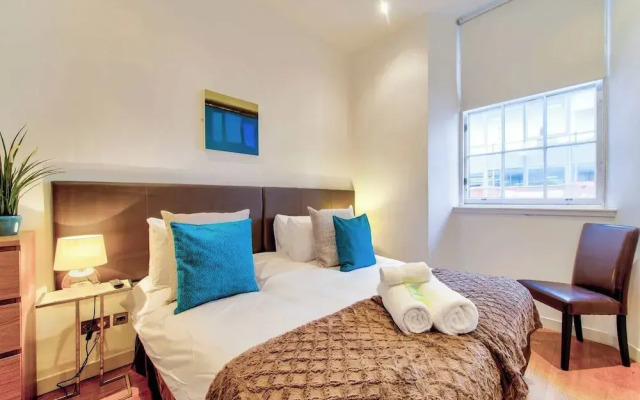 JOIVY Quiet Mews Street Apartment in the Heart of Edinburgh