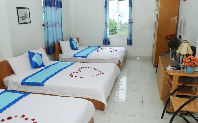 Queen Hotel 2