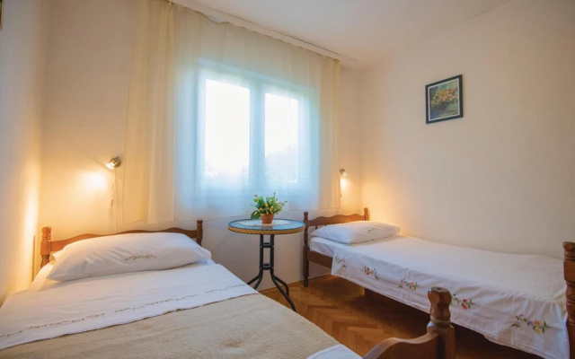 Beautiful Home in Jelsa With Wifi and 3 Bedrooms