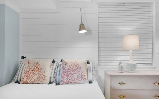 Dolphin Point 404c