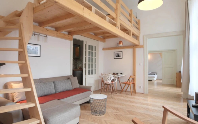 Wenceslas Apartment for 10 with AC