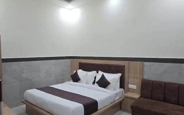 Hotel The Katra Avenue