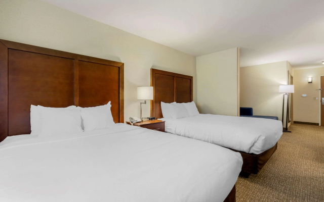 Comfort Suites Johnson Creek Conference Center