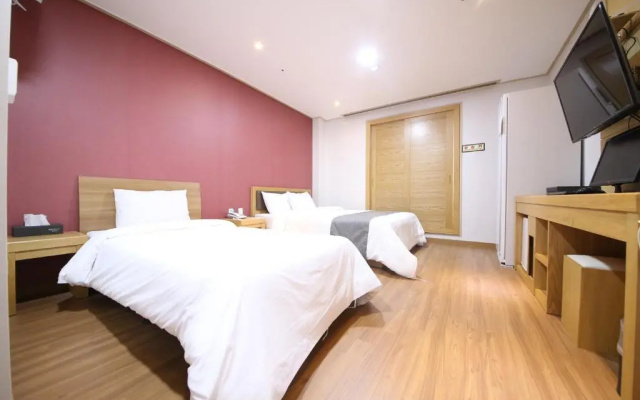 Golden Business Hotel