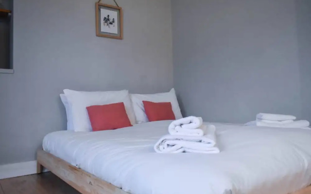 Refurbished Studio Flat Next To Brighton Station
