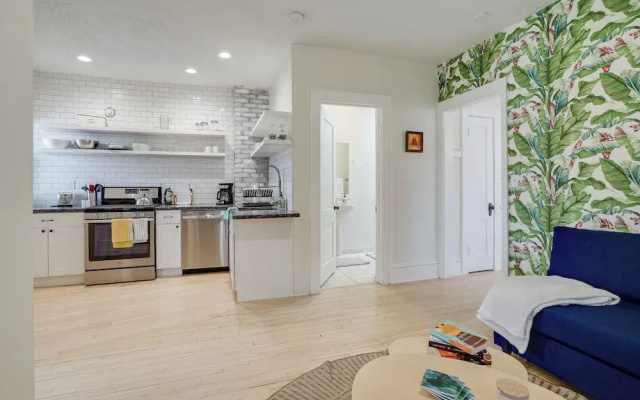 Bright Minneapolis Apartment - 1 Mi to Downtown!