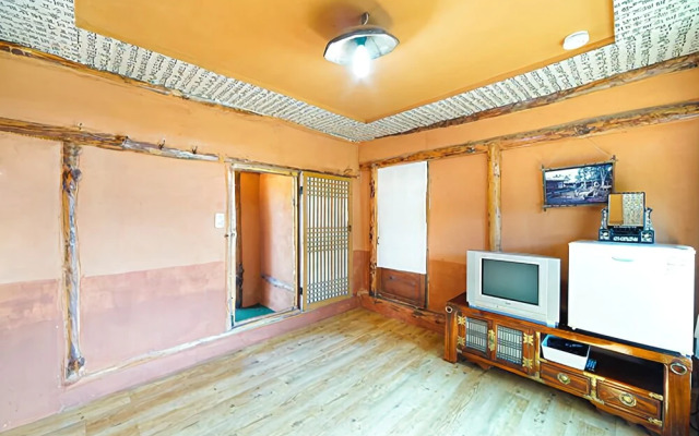 Seogwipo Pyeonwoon Sanjang Pension
