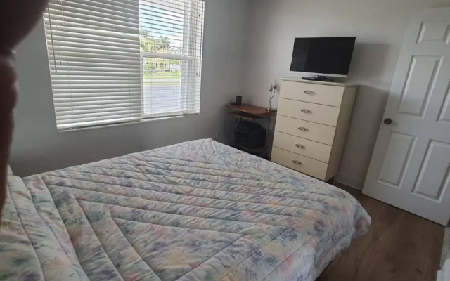 Contemporary 2-bed 2-bath condo