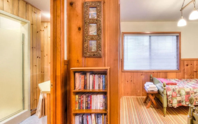 Zephyr Cove Cabin - Walk to Lake and Beach