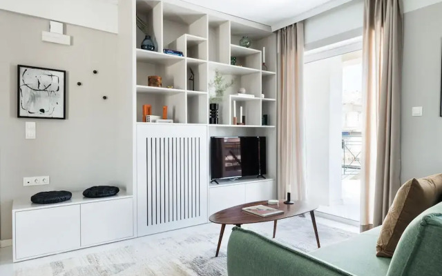 Iconic 1BR Apartment in Koukaki