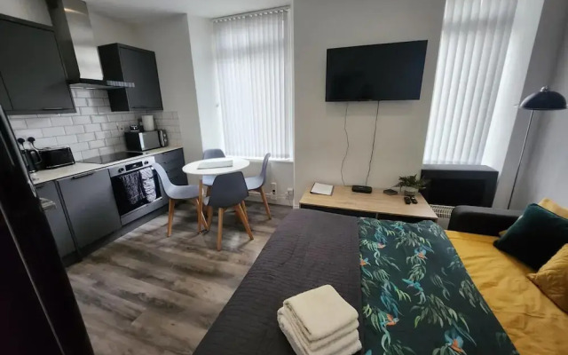 Bright & Stylish 1-bed Apt W/free Parking & Wi-fi