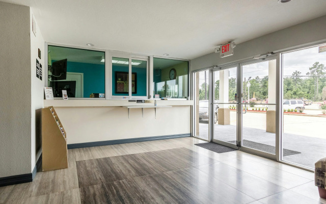 Scottish Inn and Suites