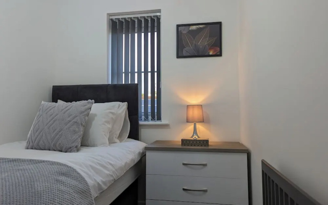 Burnley Entire House 4-bedrooms-sleeps 6-driveway