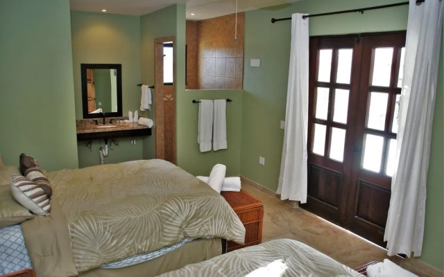 The Cerritos Beach Inn