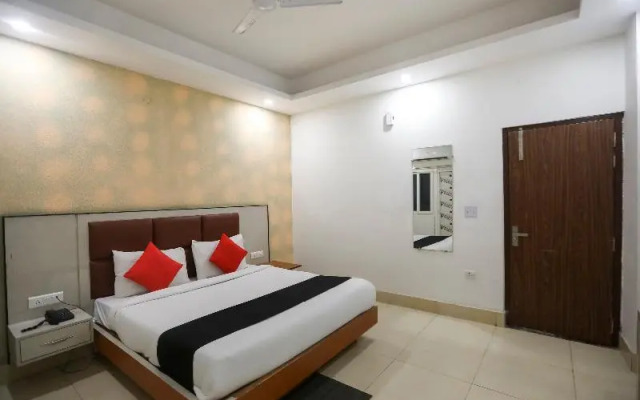 Capital O 64120 Hotel Noida Suites