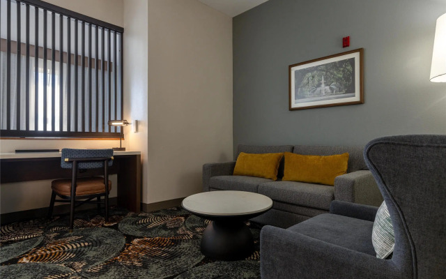DoubleTree by Hilton Hotel Savannah Airport