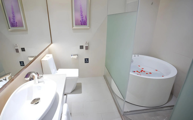 Lavande Hotels·Shenzhen Xili Metro Station
