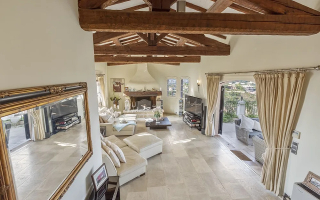 Cannes Mandelieu Lovely 6-Bed Villa