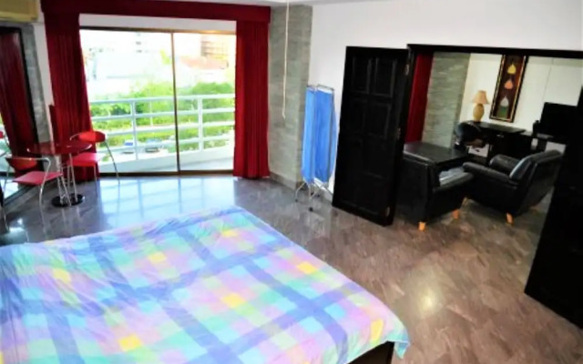 Sea View 4th Floor 1 bed Condo at View Talay 2