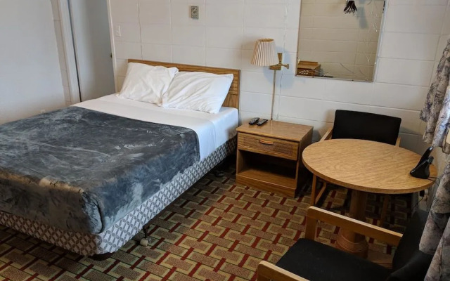 Chalet Inn Motel