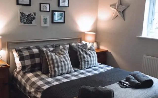 Apartment with Swimming Pool