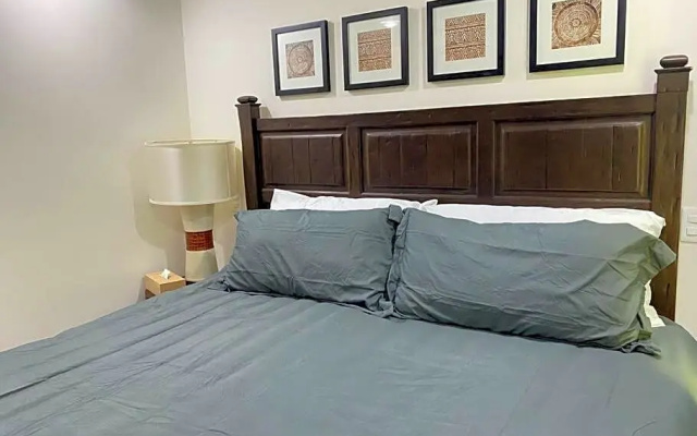 GRAN UBICACIÓN, en la zona de SANTA FE, KING BED