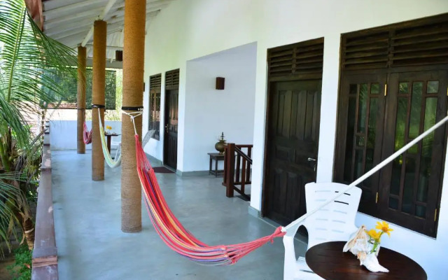 Little Sunshine Guest House & Restaurant