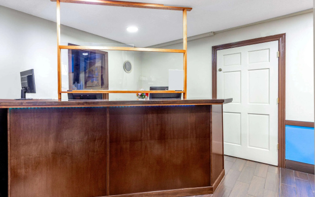 Travelodge by Wyndham Richmond IN