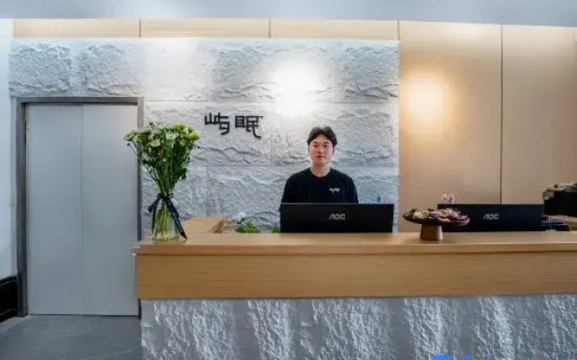 Yumian³ Hotel (Shanghai Jing'an Temple West Nanjing Road Subway Station)