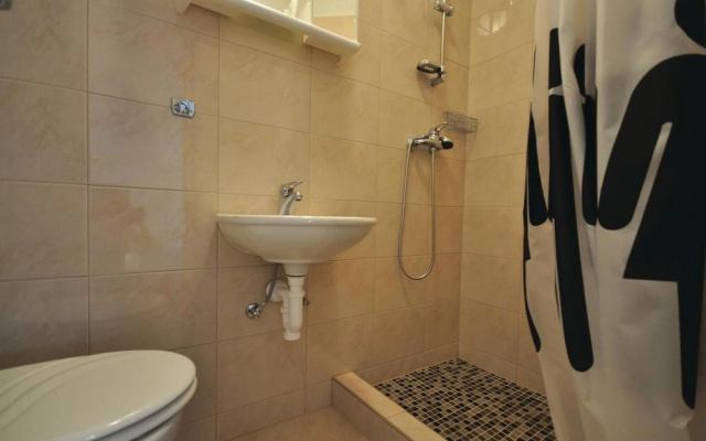 Amazing Home in Mimice With Wifi and 2 Bedrooms