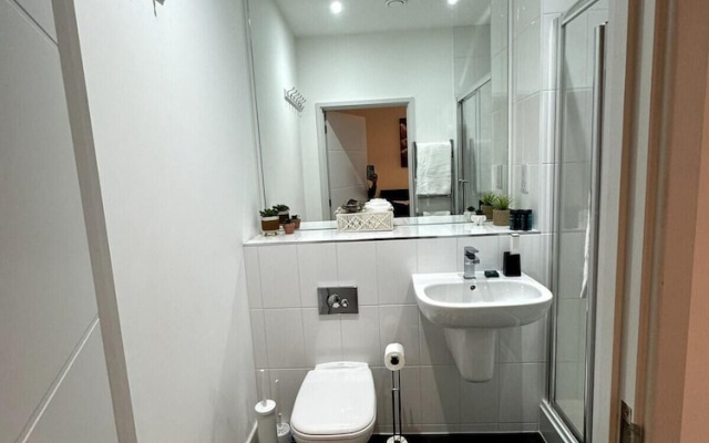 Cozy Bracknell Apartment With Modern Amenities