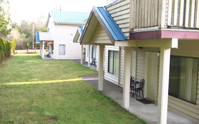 Whale's Tail Guest Suites