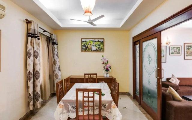 Hostie Aarna-4 BR apt near Moolchand/Apollo, S. Delhi