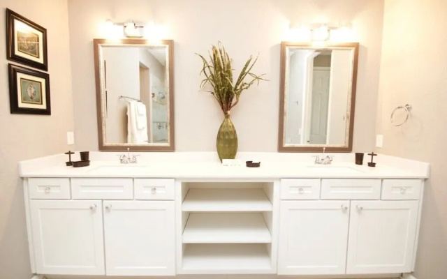 Lake View Joy 2 Bedroom Condo