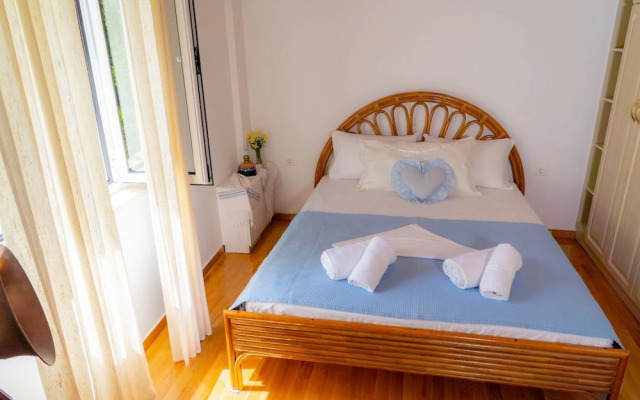 Orestis Stone Apartment for 2 With Garden