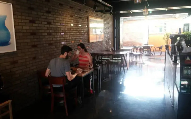 88 Guesthouse & Cafe