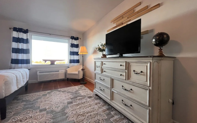 Acadia Ocean View Hotel