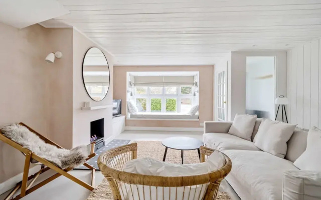 Chic Coastal Retreat - 5-min Stroll to Beach
