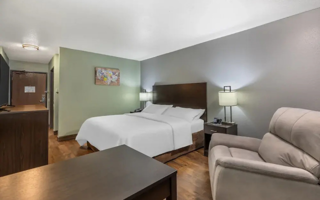 Hotel Fuzion Inn & Suites