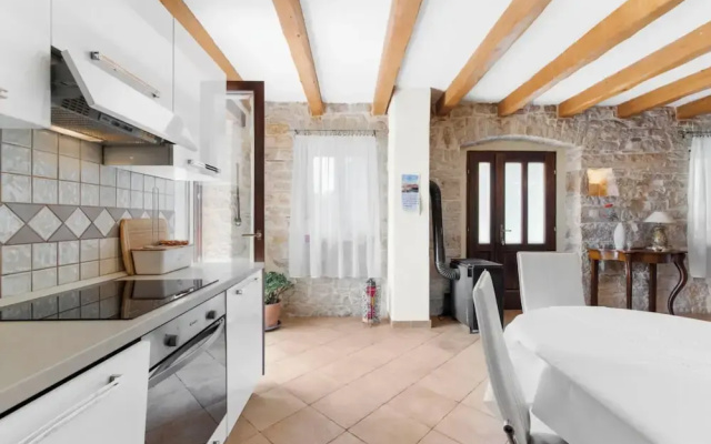 Holiday House with Pool Villa Ladybug