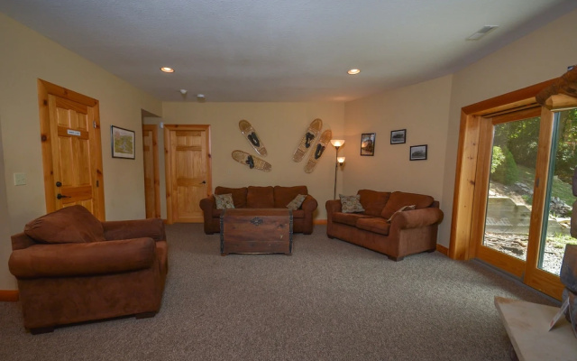Cozy Bear Chalet 4 Bedroom House