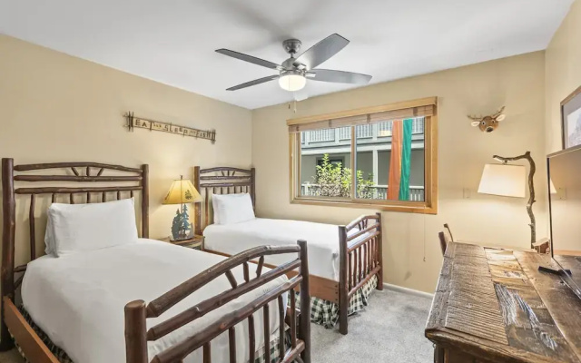 Snow Flower 068 3 Bedroom Condo by RedAwning